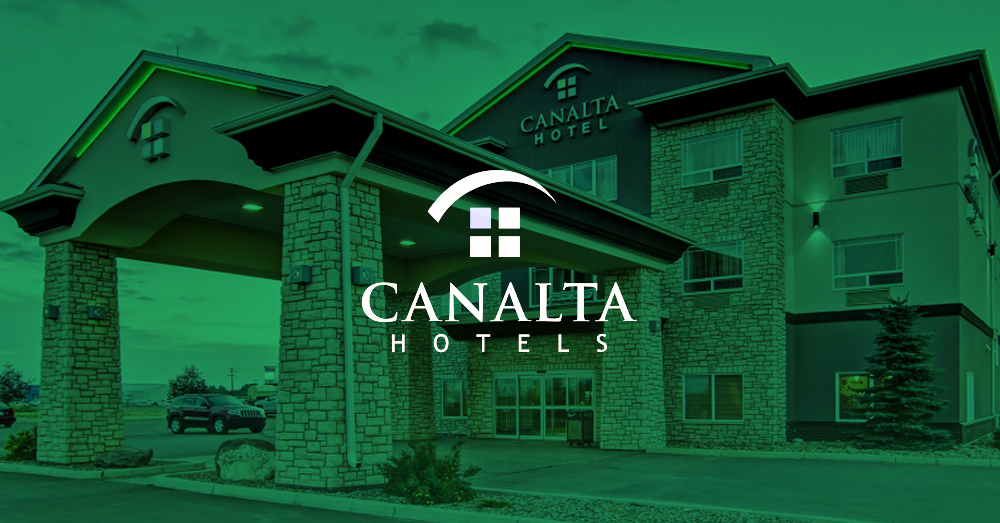 Foto di un hotel Canalta, con sovrapposizione verde trasparente e logo Canalta Hotels in bianco al centro.