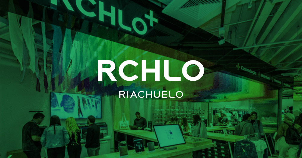 São Paulo flagship Riachuelo store with Userful powered video wall with green overlay and logo