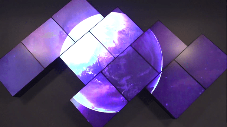 Videowall artistico con arte lunare viola