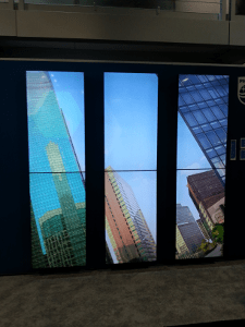 Videowall a 6 pannelli con visualizzazione dei grattacieli